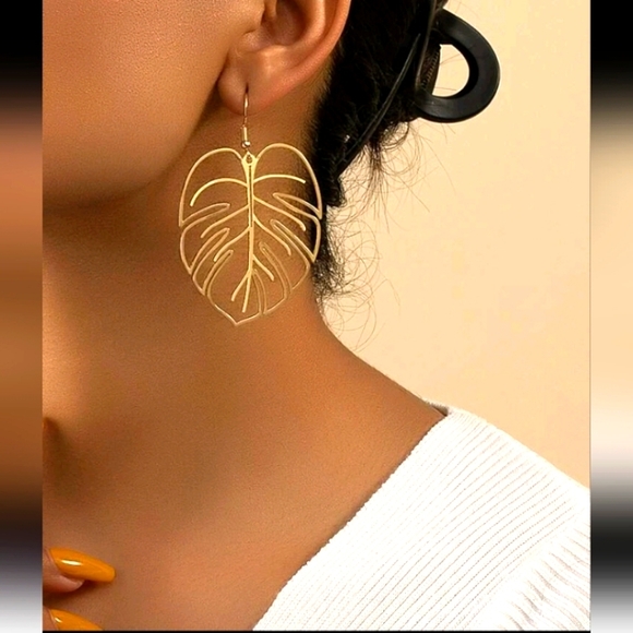 Leaf Drop Earrings - Picture 5 of 6